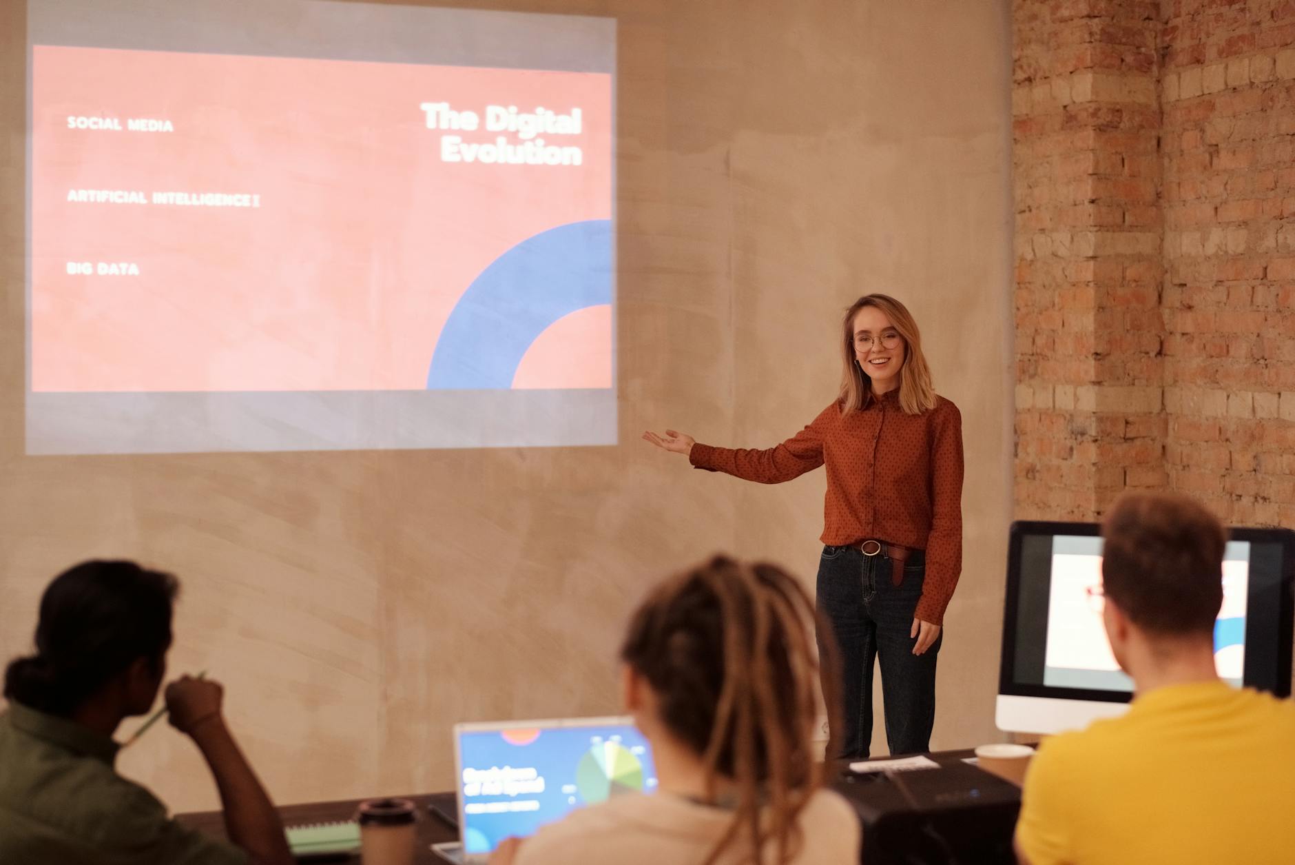 UAEThrive Daily News Roundup: Woman presenting on digital evolution concepts like AI and big data in a seminar.
